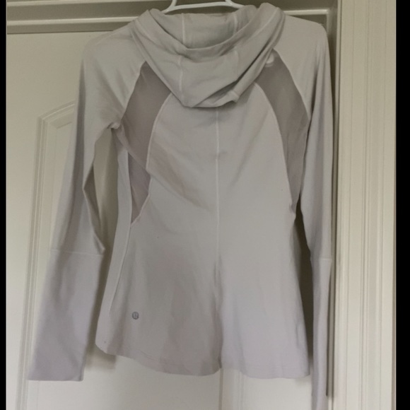 Lululemon women’s long sleeve top with hood, white, size 6 - Picture 2 of 2